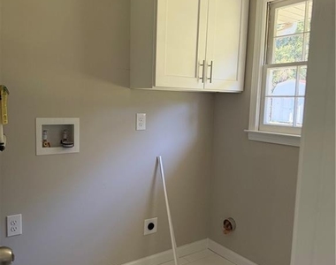 2642 Skyland Drive - Photo Thumbnail 10