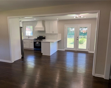 2642 Skyland Drive - Photo Thumbnail 5