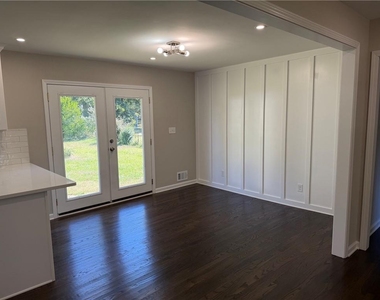 2642 Skyland Drive - Photo Thumbnail 4