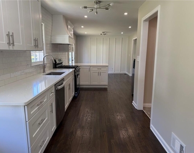 2642 Skyland Drive - Photo Thumbnail 9