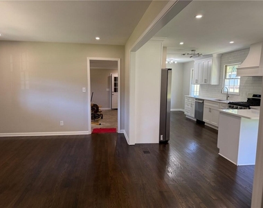 2642 Skyland Drive - Photo Thumbnail 6