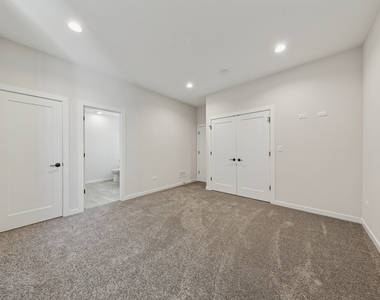 4904 S Saint Lawrence Avenue - Photo Thumbnail 10