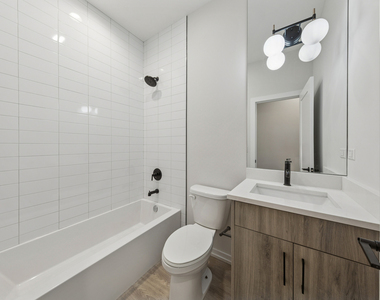 4904 S Saint Lawrence Avenue - Photo Thumbnail 8