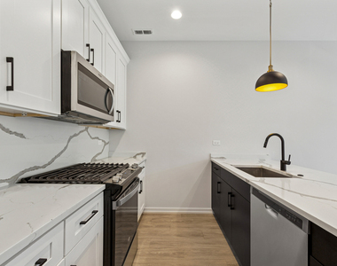 4904 S Saint Lawrence Avenue - Photo Thumbnail 4
