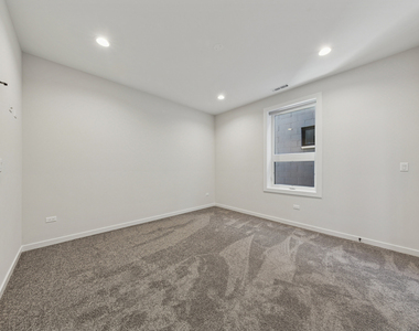 4904 S Saint Lawrence Avenue - Photo Thumbnail 9