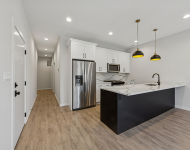 4904 S Saint Lawrence Avenue - Photo Thumbnail 2