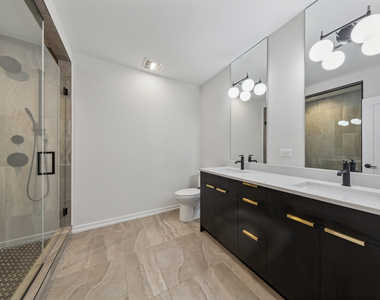 4904 S Saint Lawrence Avenue - Photo Thumbnail 11
