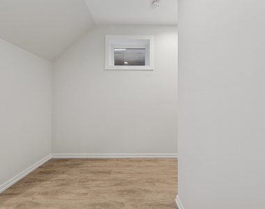 4904 S Saint Lawrence Avenue - Photo Thumbnail 14