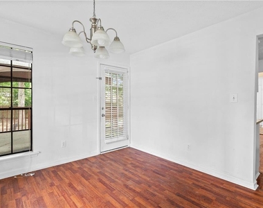 2568 Redfield Drive - Photo Thumbnail 13