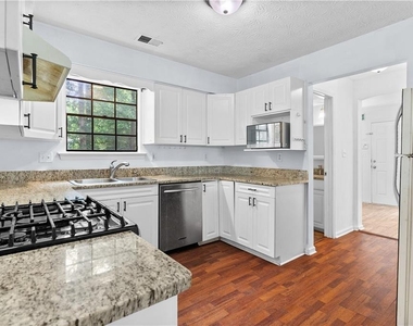 2568 Redfield Drive - Photo Thumbnail 7