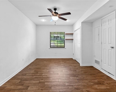 2568 Redfield Drive - Photo Thumbnail 15
