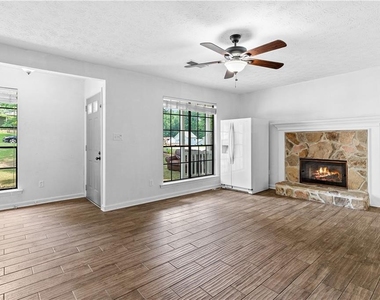 2568 Redfield Drive - Photo Thumbnail 6