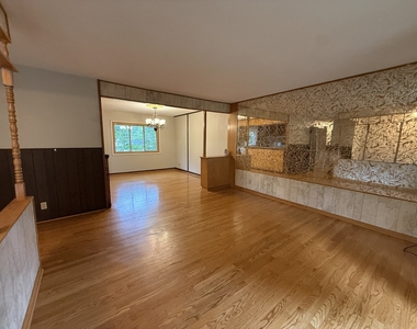 613 Newberry Drive - Photo Thumbnail 2