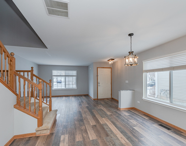 2431 Roxbury Lane - Photo Thumbnail 3