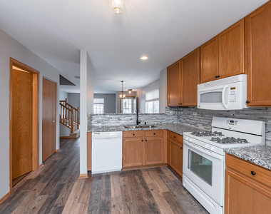 2431 Roxbury Lane - Photo Thumbnail 6