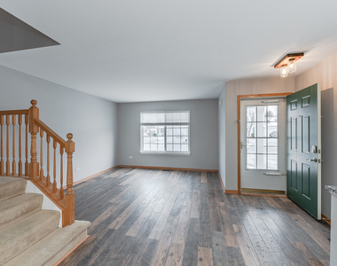 2431 Roxbury Lane - Photo Thumbnail 2