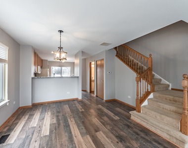 2431 Roxbury Lane - Photo Thumbnail 1