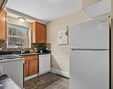 1711 W Estes Avenue - Photo Thumbnail 7