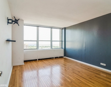 655 W Irving Park Road - Photo Thumbnail 10