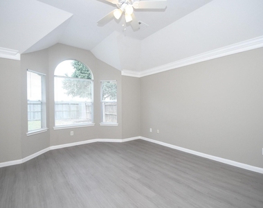 4823 Knights Branch Drive N - Photo Thumbnail 39