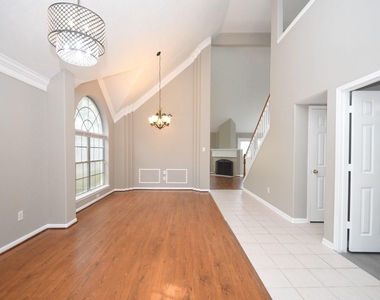 4823 Knights Branch Drive N - Photo Thumbnail 7