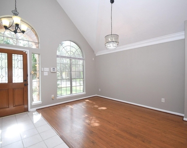 4823 Knights Branch Drive N - Photo Thumbnail 9