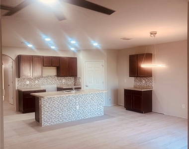 3815 Sw 11th Place - Photo Thumbnail 3
