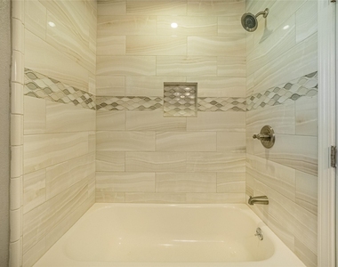 1121 Warren Street - Photo Thumbnail 8