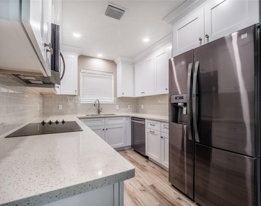 1121 Warren Street - Photo Thumbnail 4