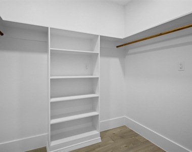 104 W Stone Street - Photo Thumbnail 19