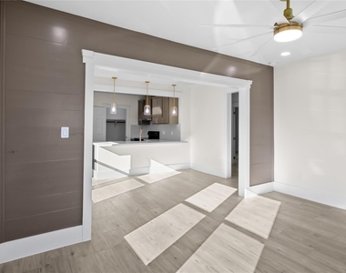 104 W Stone Street - Photo Thumbnail 13