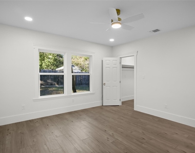 104 W Stone Street - Photo Thumbnail 16