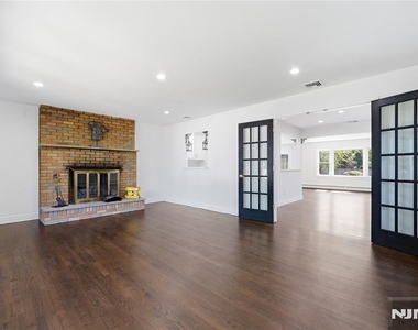 251 W Midland - Photo Thumbnail 16