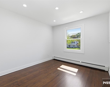 251 W Midland - Photo Thumbnail 17