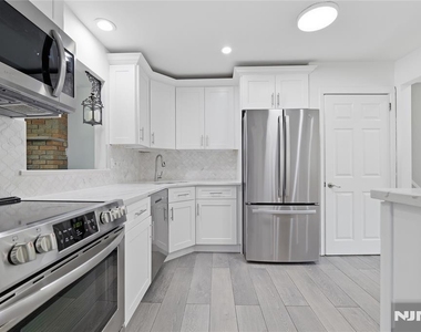 251 W Midland - Photo Thumbnail 11