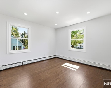 251 W Midland - Photo Thumbnail 21