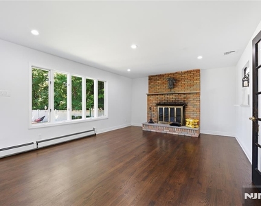251 W Midland - Photo Thumbnail 15