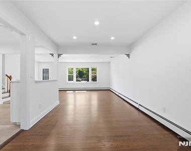 251 W Midland - Photo Thumbnail 10