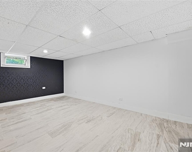 251 W Midland - Photo Thumbnail 29