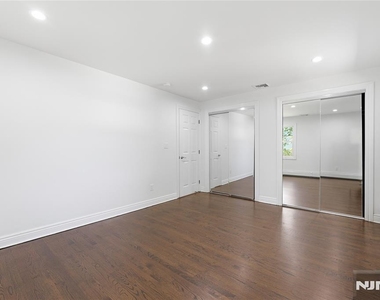 251 W Midland - Photo Thumbnail 20