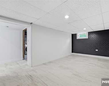251 W Midland - Photo Thumbnail 30