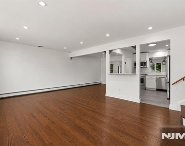 251 W Midland - Photo Thumbnail 2