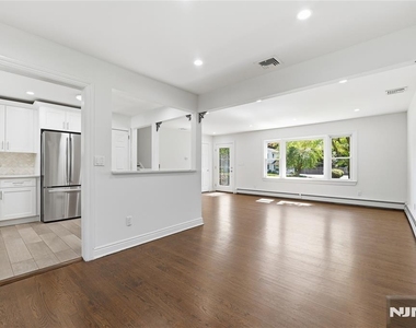 251 W Midland - Photo Thumbnail 9