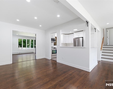 251 W Midland - Photo Thumbnail 8