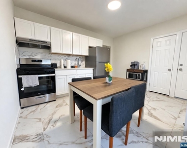 294 N Park - Photo Thumbnail 12