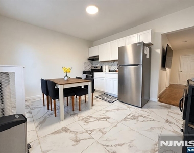 294 N Park - Photo Thumbnail 11