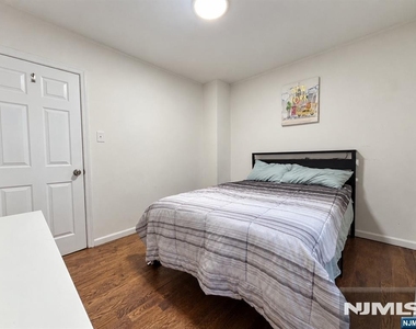 294 N Park - Photo Thumbnail 8