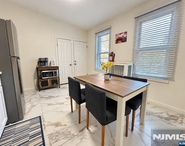 294 N Park - Photo Thumbnail 13