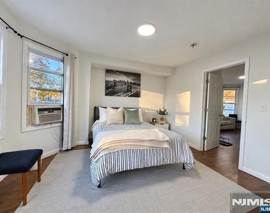294 N Park - Photo Thumbnail 5