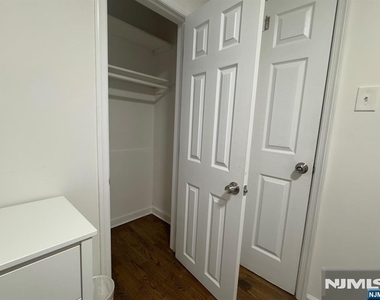 294 N Park - Photo Thumbnail 10